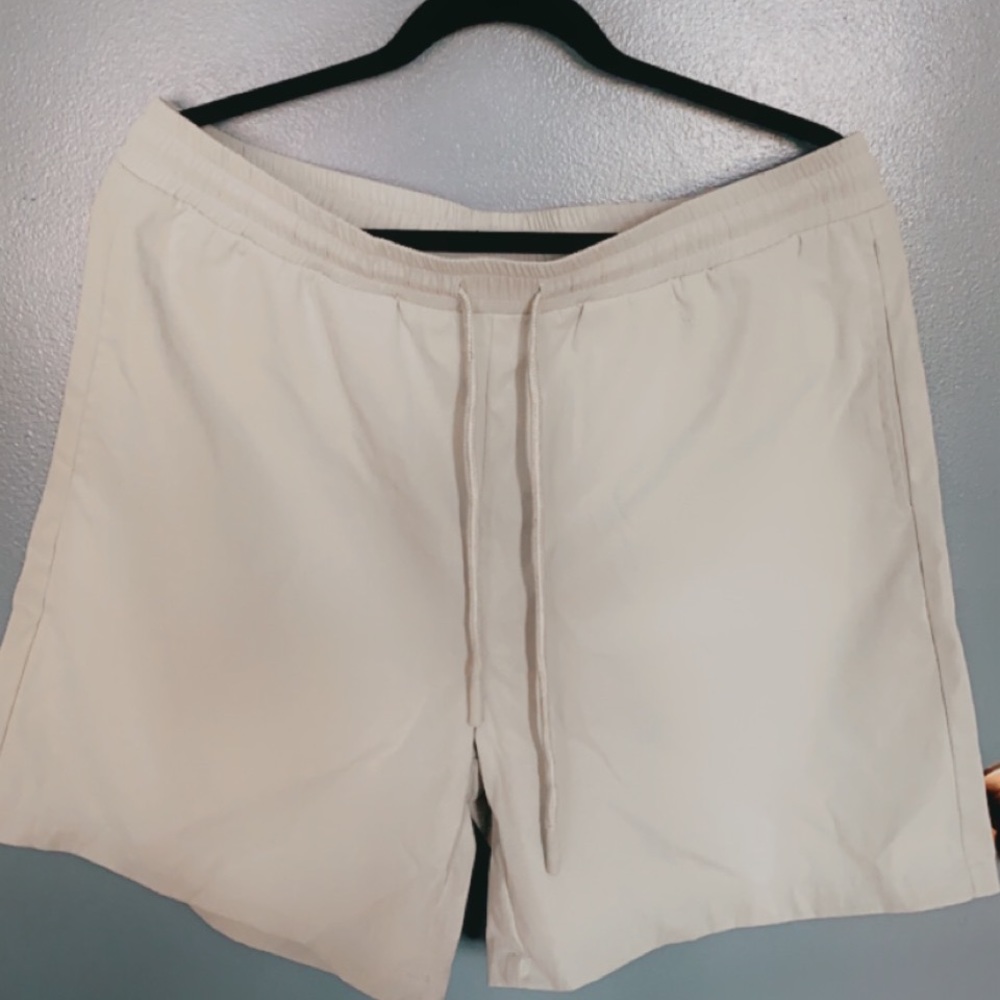 Green drawstrings shorts